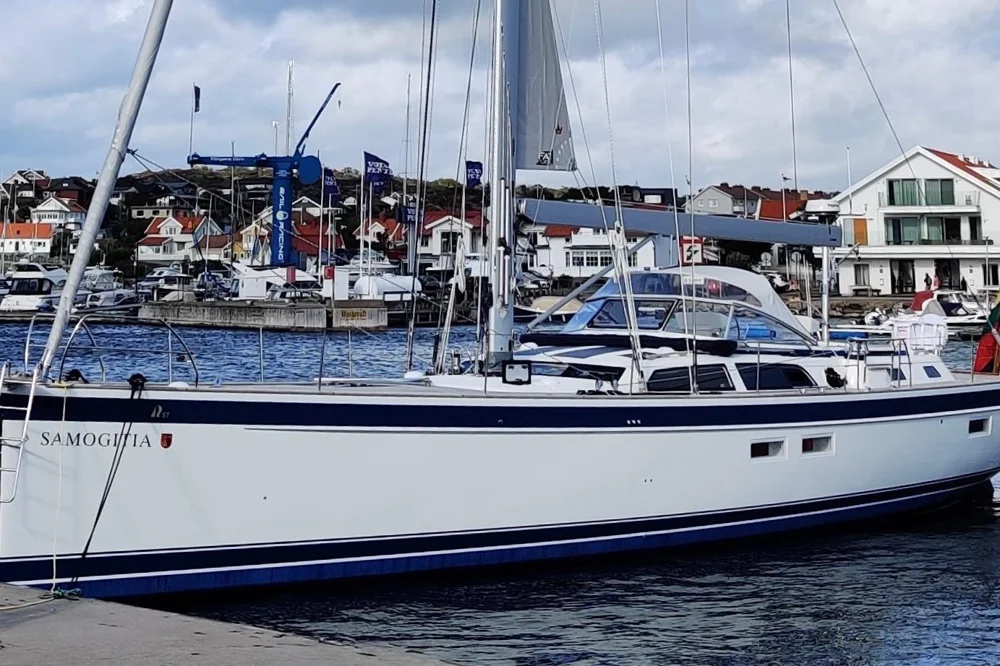 BoatPhoto.coverAlt