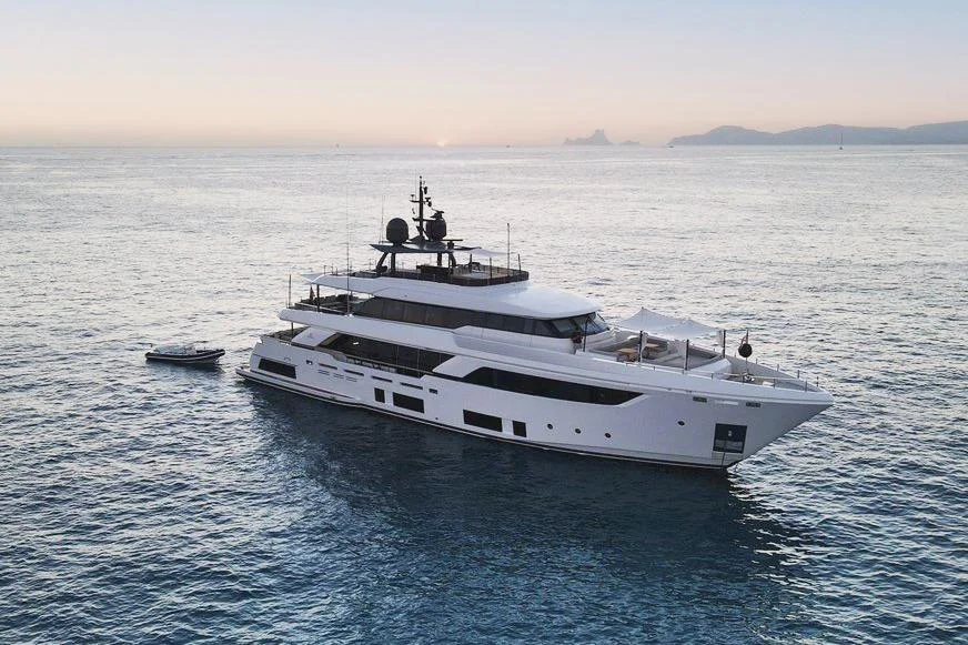 BoatPhoto.coverAlt