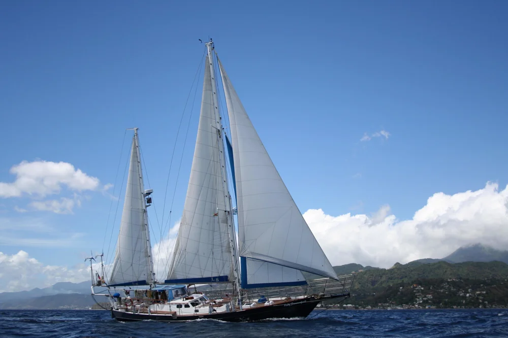 BoatPhoto.coverAlt
