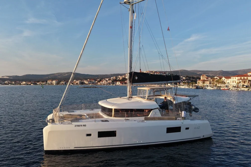 BoatPhoto.coverAlt