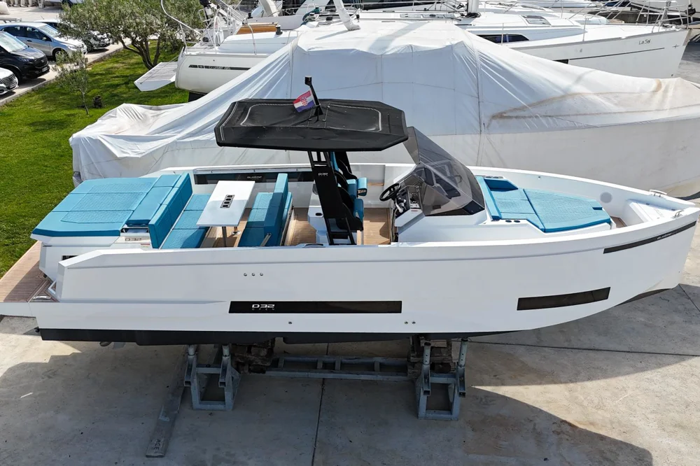 BoatPhoto.coverAlt