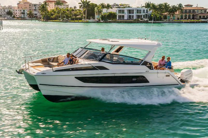 BoatPhoto.coverAlt