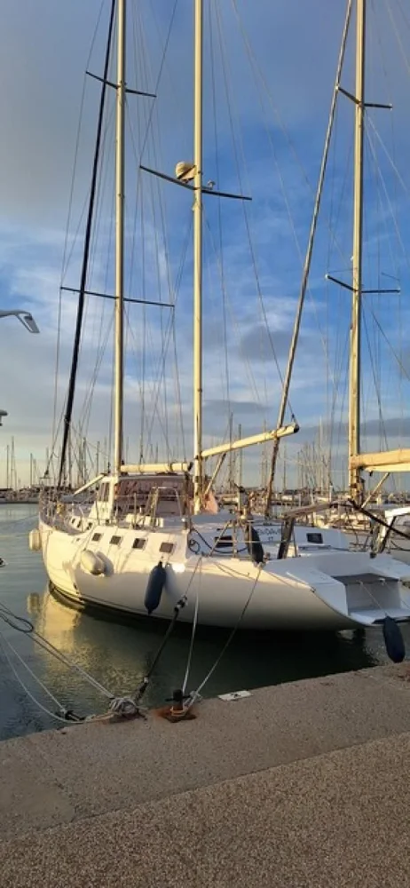 BoatPhoto.coverAlt