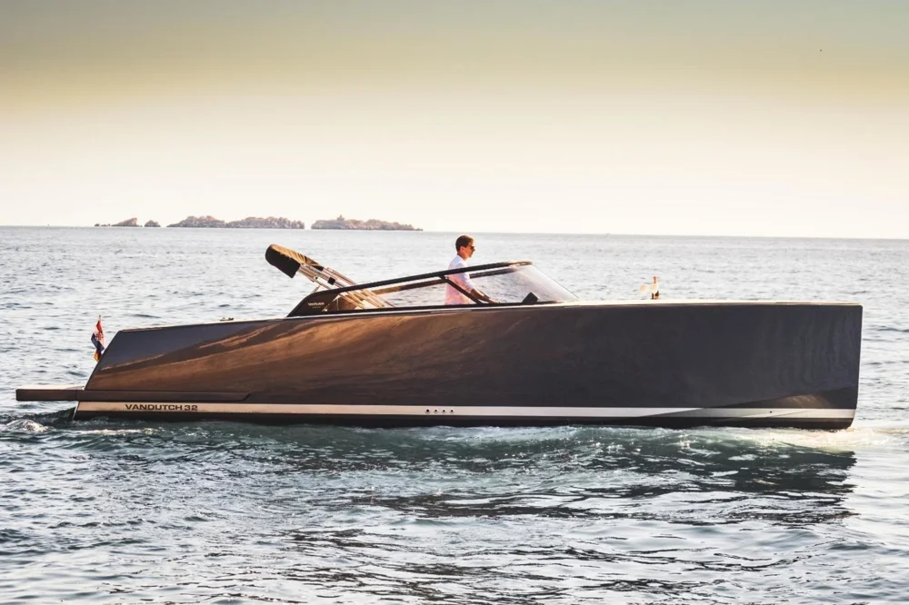 BoatPhoto.coverAlt