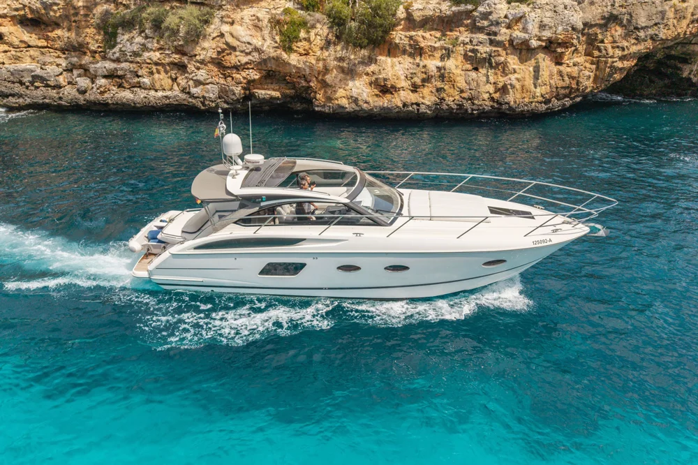 BoatPhoto.coverAlt