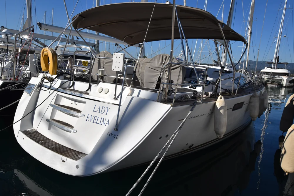 BoatPhoto.coverAlt
