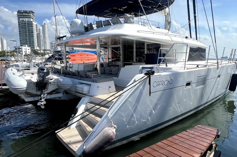BoatPhoto.coverAlt