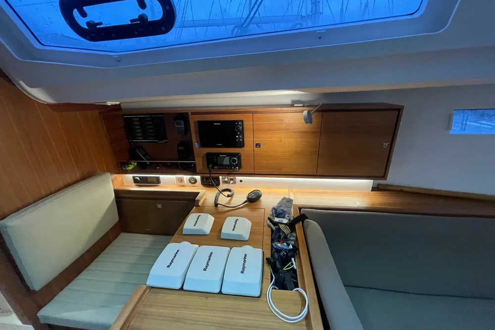 2017 J BOATS J/112E for sale in Mandelieu-la-Napoule, France, photo 5 of 5