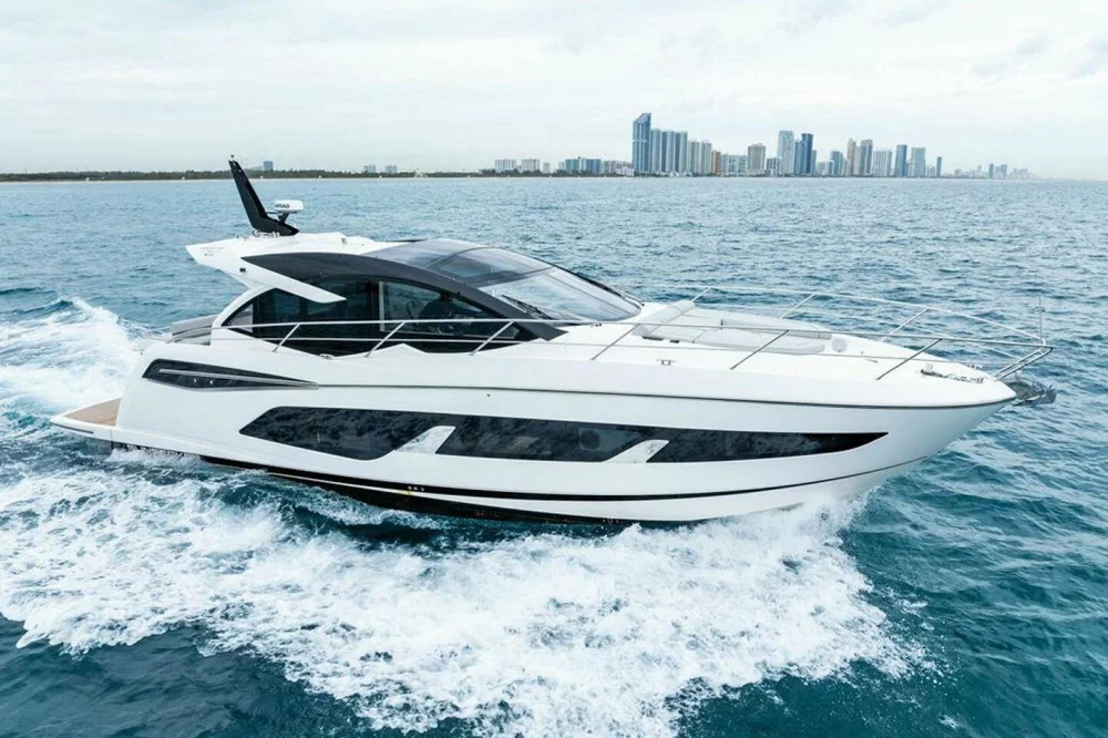 BoatPhoto.coverAlt