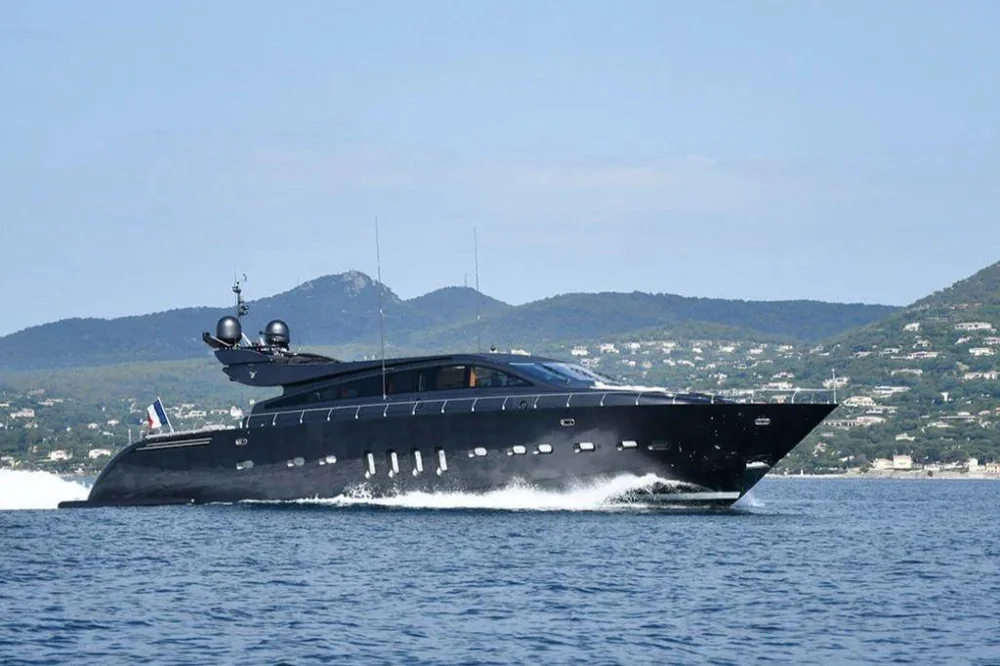 BoatPhoto.coverAlt