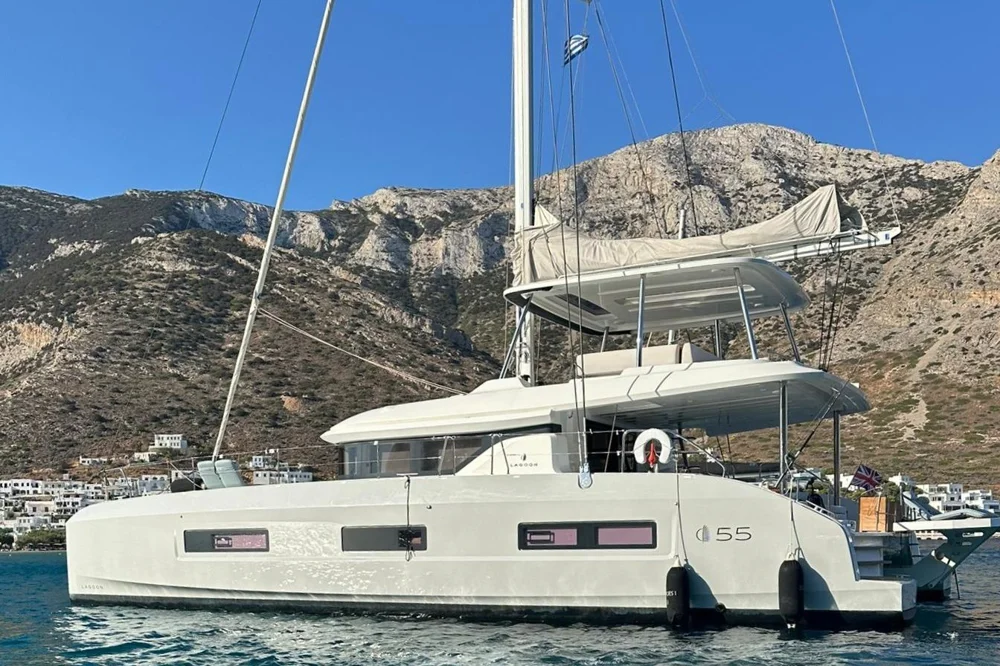 BoatPhoto.coverAlt