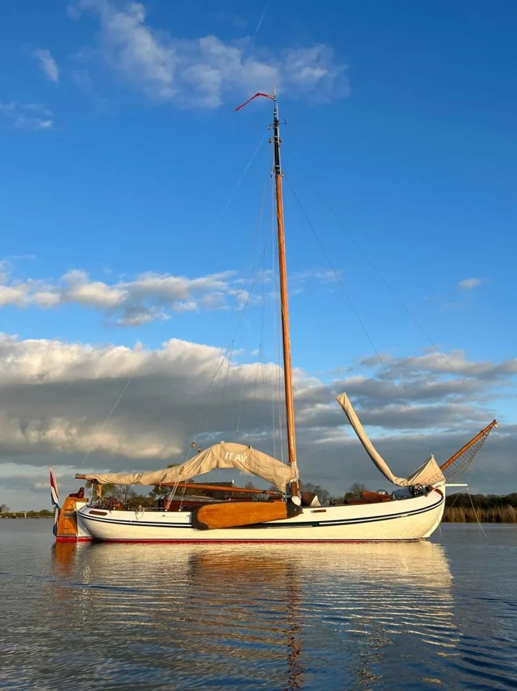 BoatPhoto.coverAlt