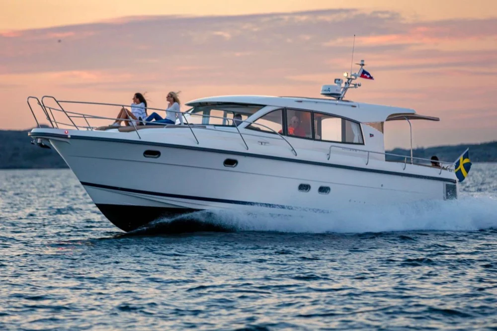 BoatPhoto.coverAlt
