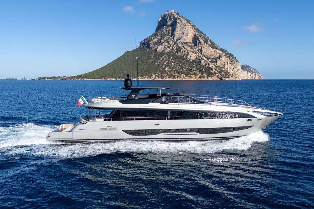 BoatPhoto.coverAlt