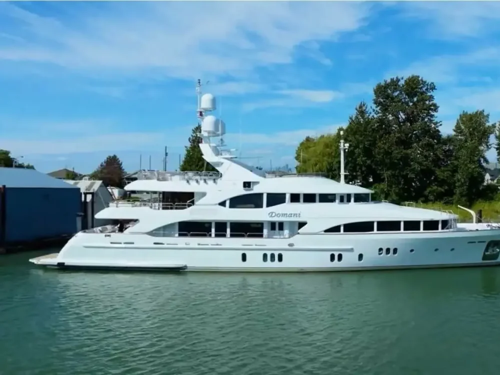 BoatPhoto.coverAlt