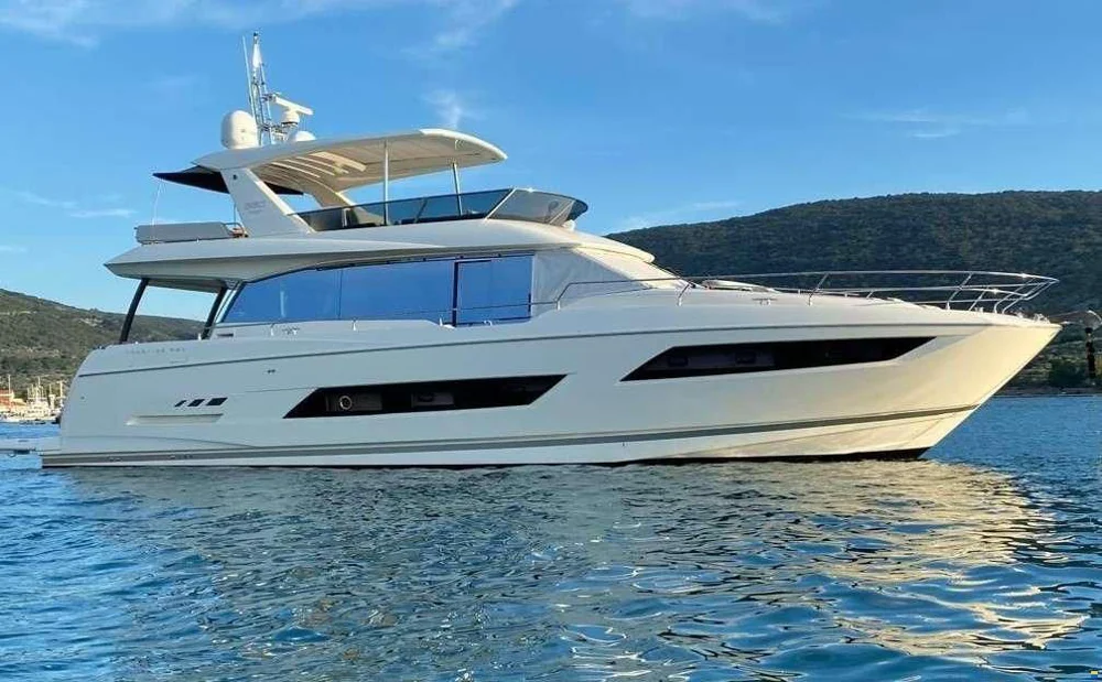 BoatPhoto.coverAlt