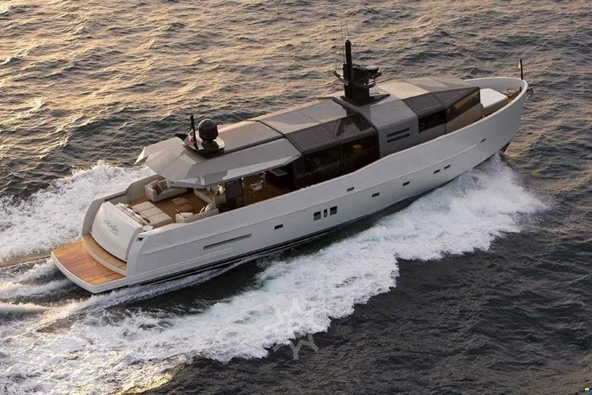 BoatPhoto.coverAlt