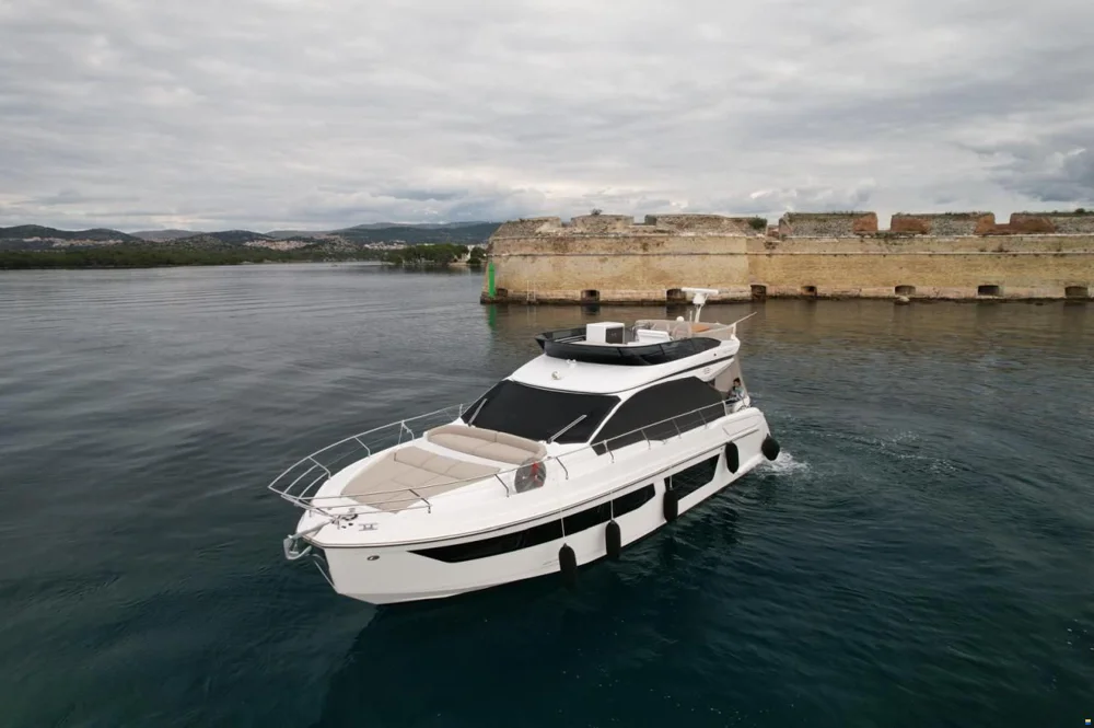 BoatPhoto.coverAlt