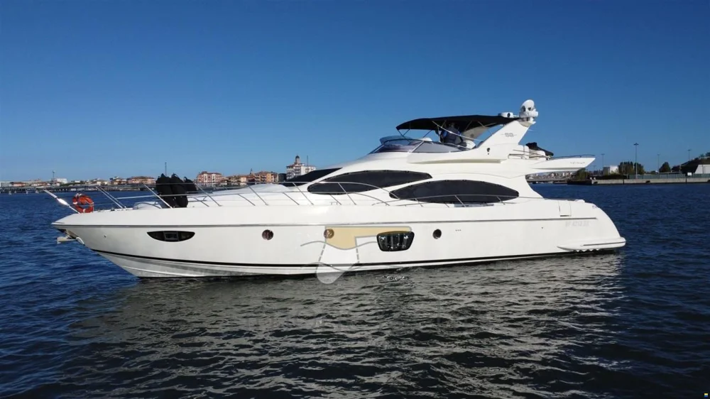 BoatPhoto.coverAlt