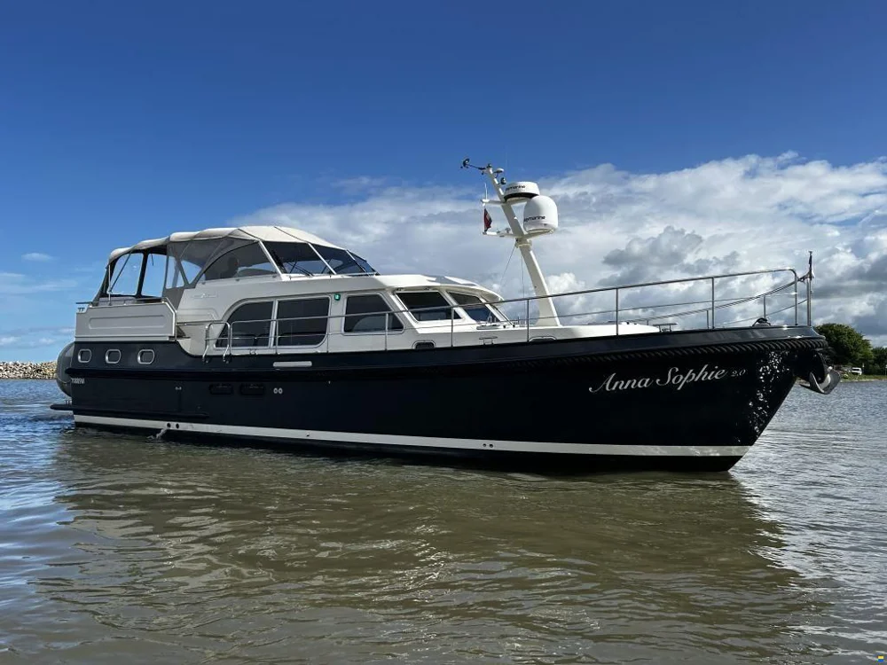BoatPhoto.coverAlt