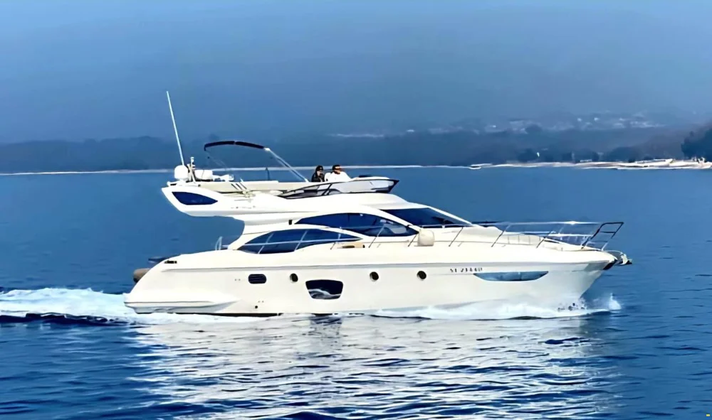 BoatPhoto.coverAlt