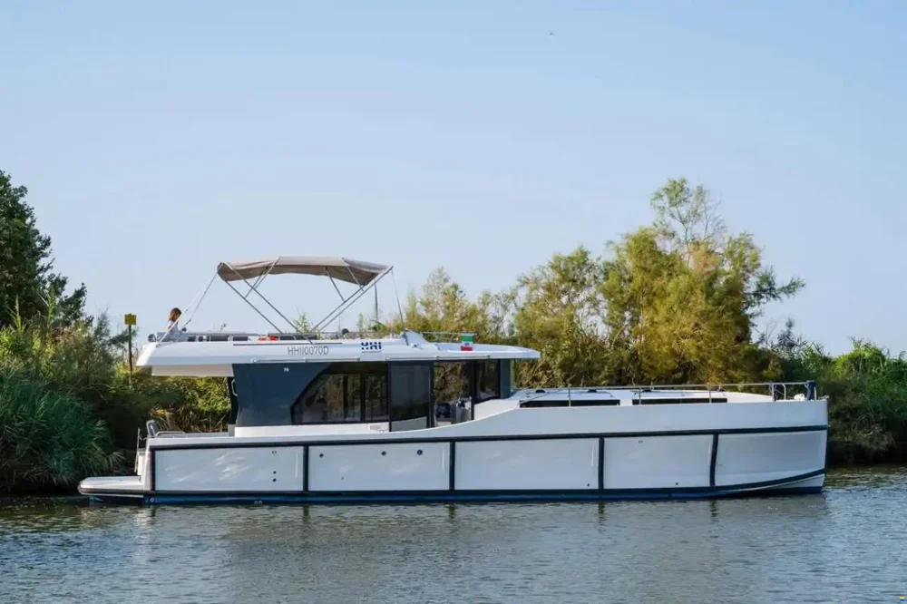 BoatPhoto.coverAlt
