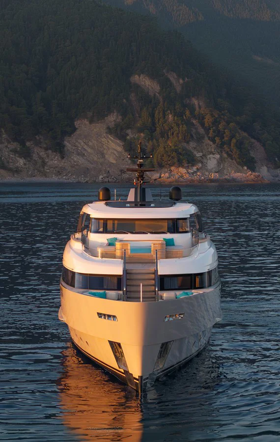 BoatPhoto.coverAlt