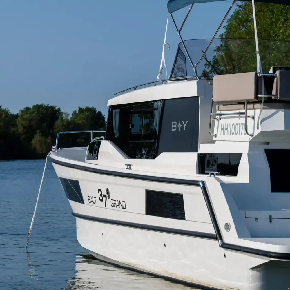 BoatPhoto.coverAlt