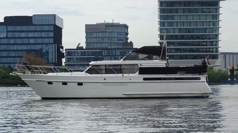 BoatPhoto.coverAlt