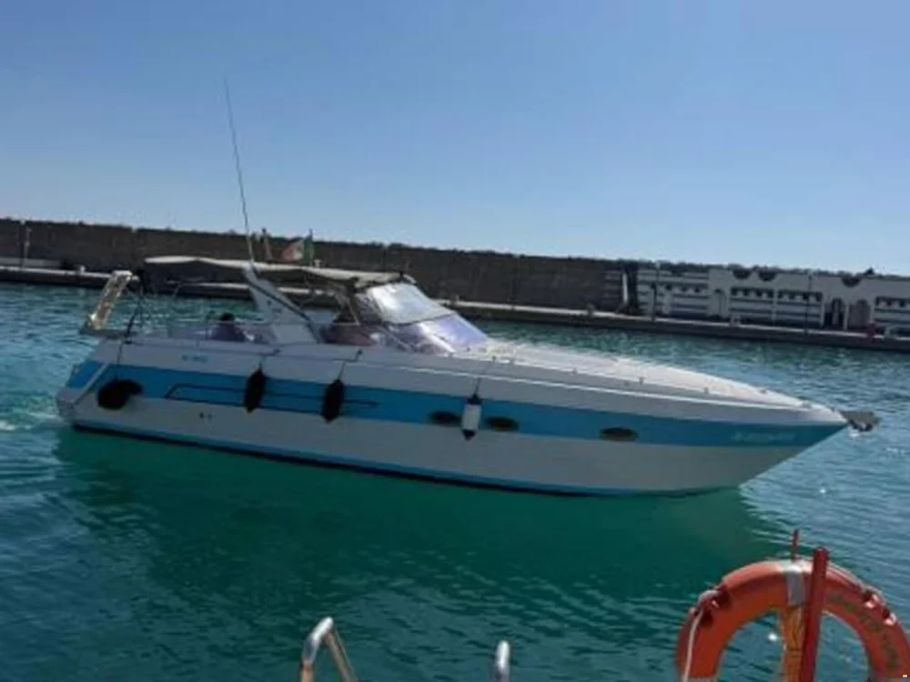 BoatPhoto.coverAlt