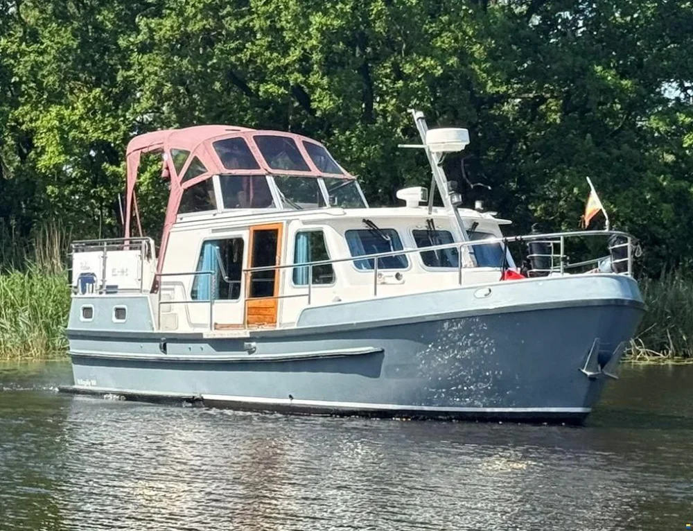 BoatPhoto.coverAlt