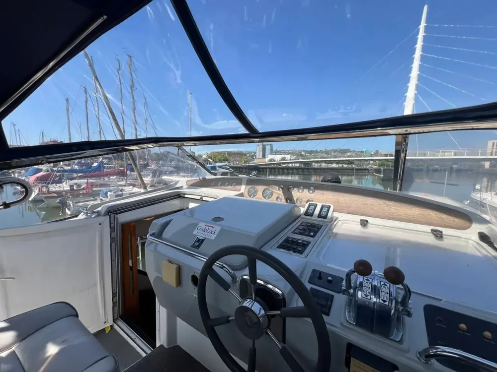 BoatPhoto.coverAlt