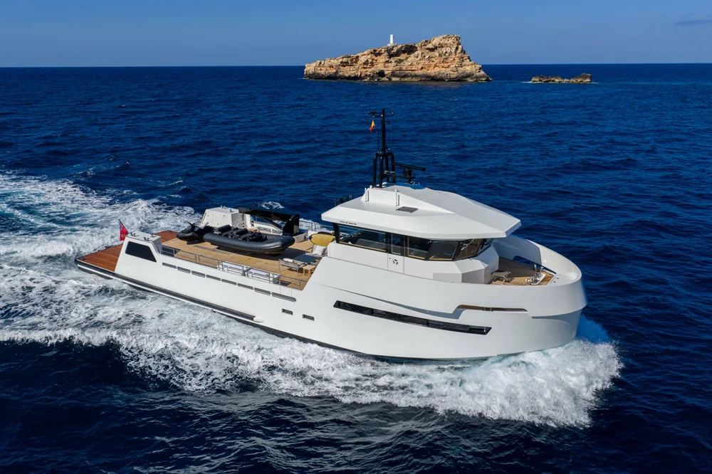 BoatPhoto.coverAlt