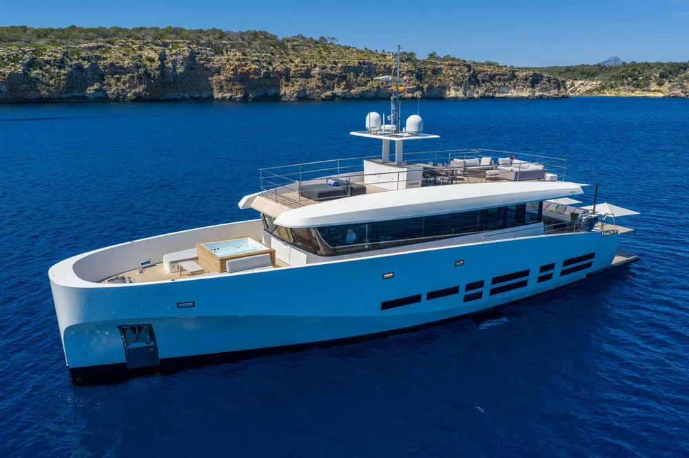 BoatPhoto.coverAlt