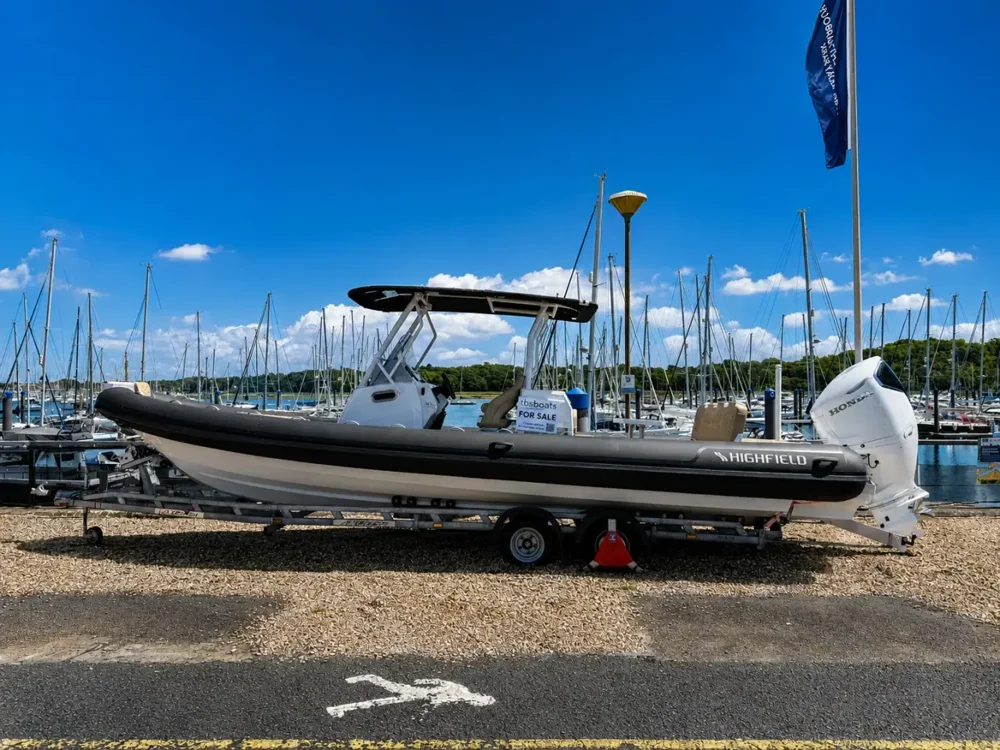BoatPhoto.coverAlt