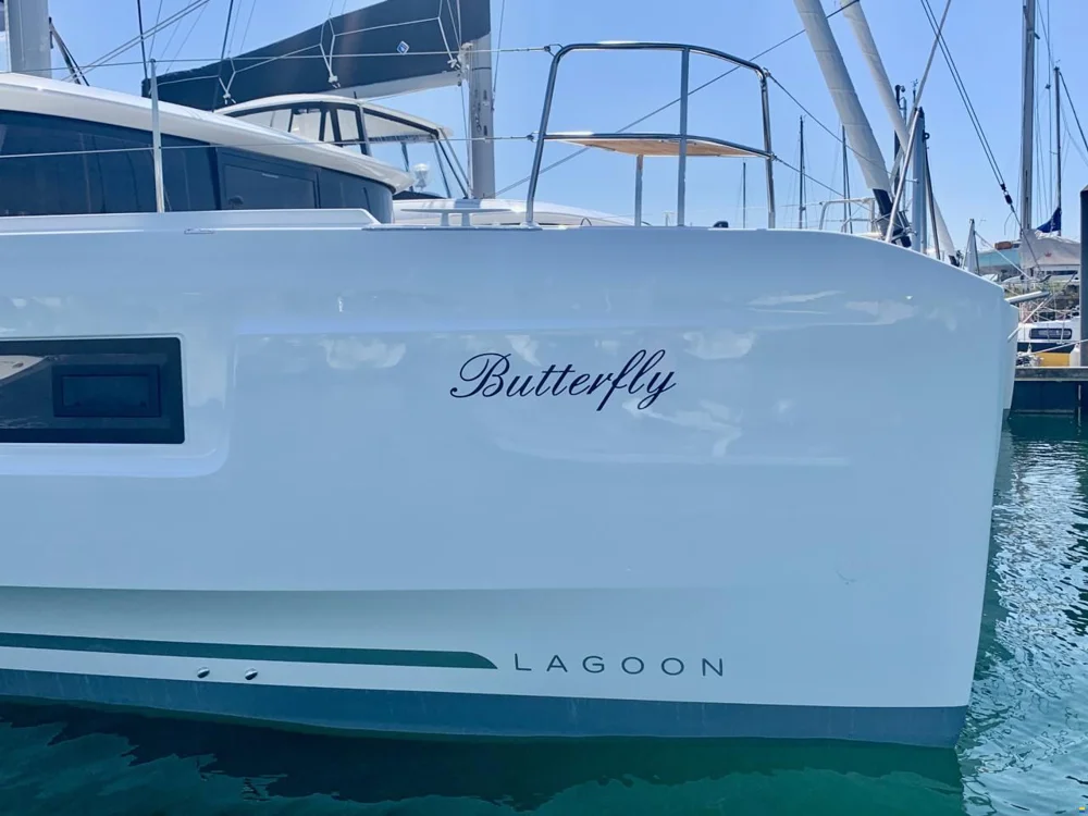 BoatPhoto.coverAlt