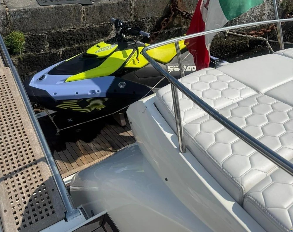 BoatPhoto.alt