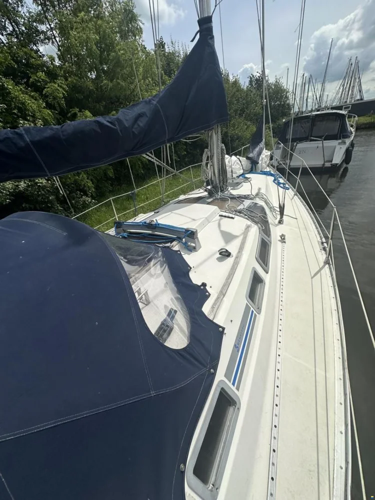 1991 BENETEAU Oceanis 350 for sale in Molkwerum, The Netherlands, photo 5 of 5