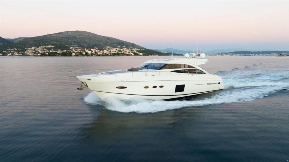 BoatPhoto.coverAlt