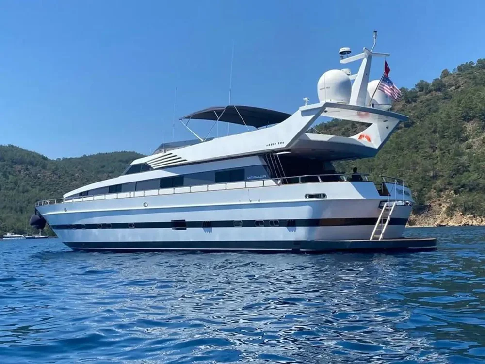 BoatPhoto.coverAlt