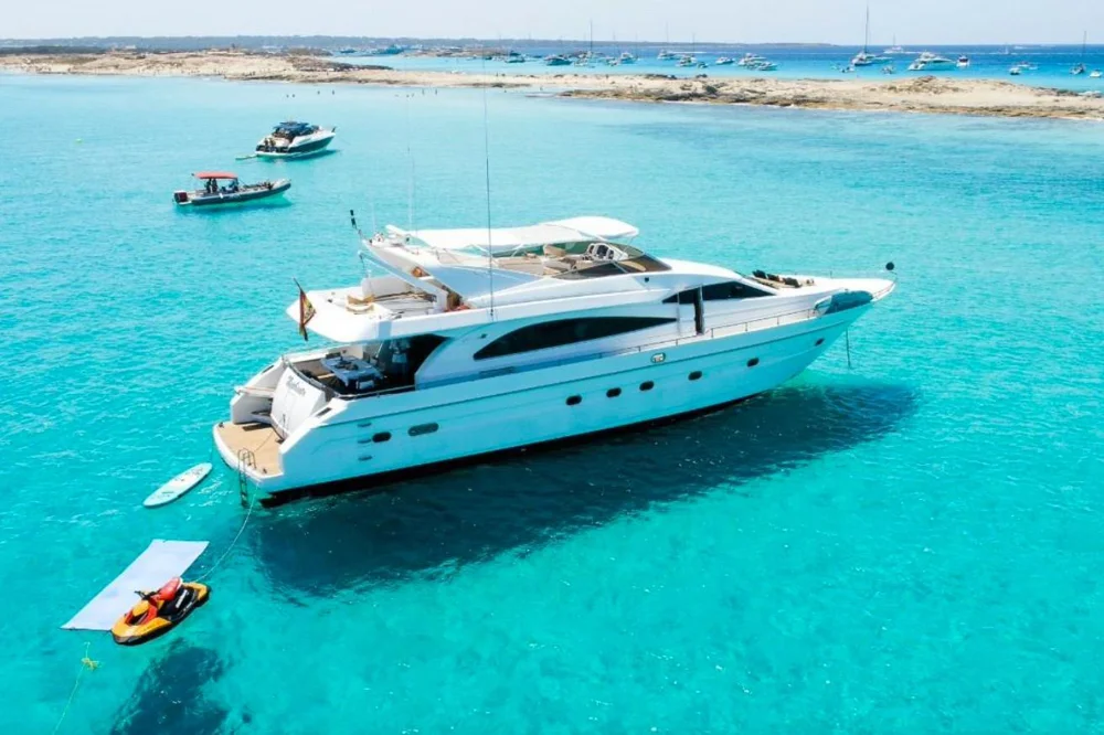BoatPhoto.coverAlt
