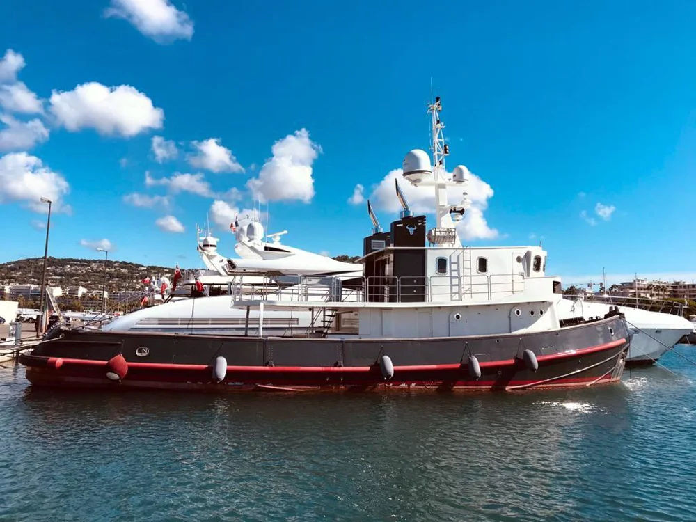 BoatPhoto.coverAlt