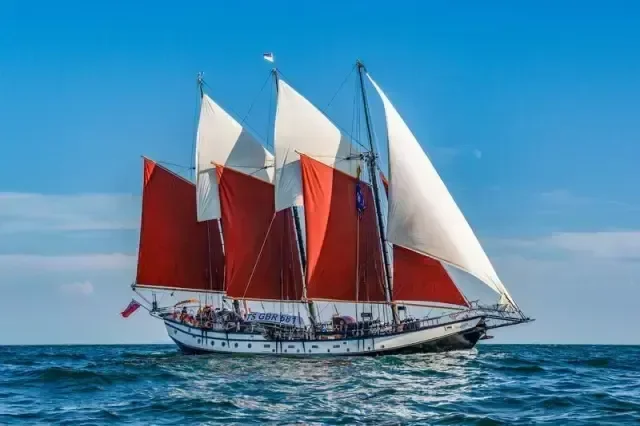 BoatPhoto.coverAlt