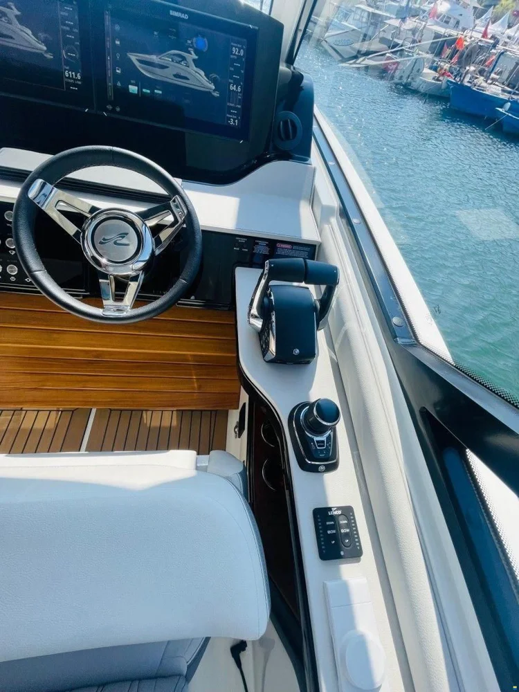 2025 Sea Ray 370 Sundancer for sale in Berlin, Germany, photo 3 of 9