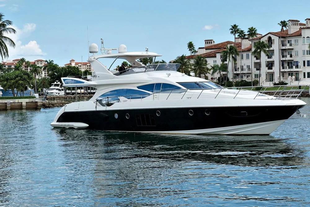 BoatPhoto.coverAlt