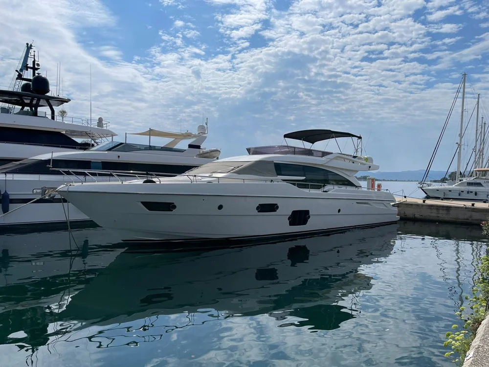 BoatPhoto.coverAlt