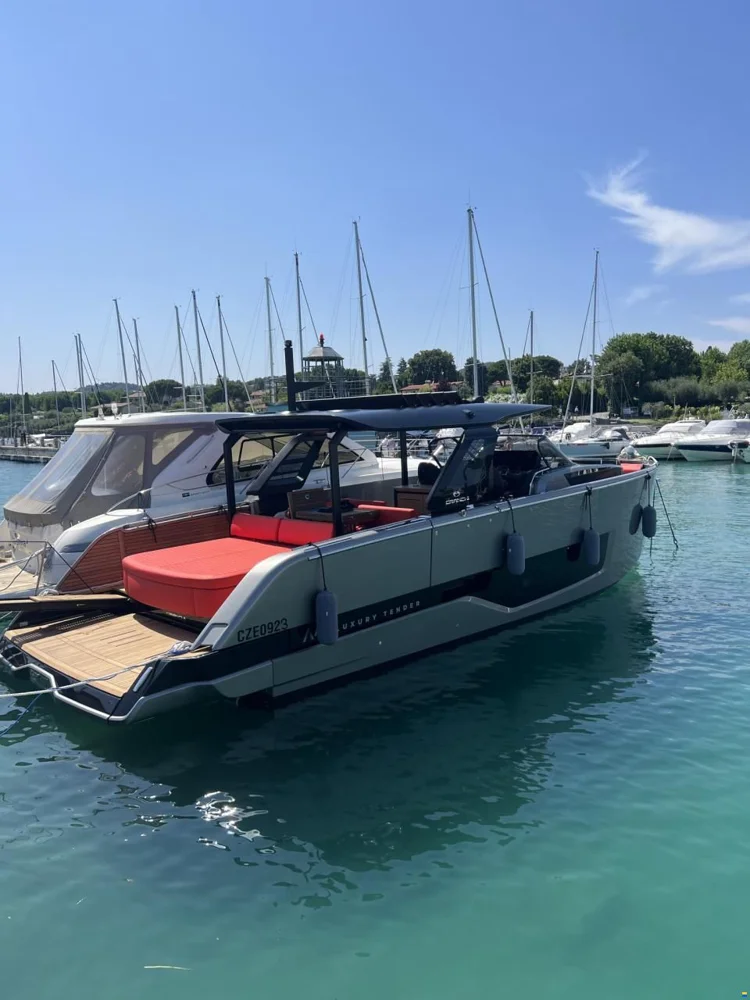 BoatPhoto.coverAlt
