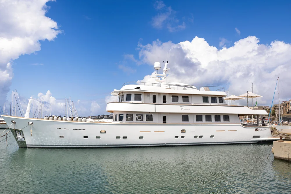BoatPhoto.coverAlt