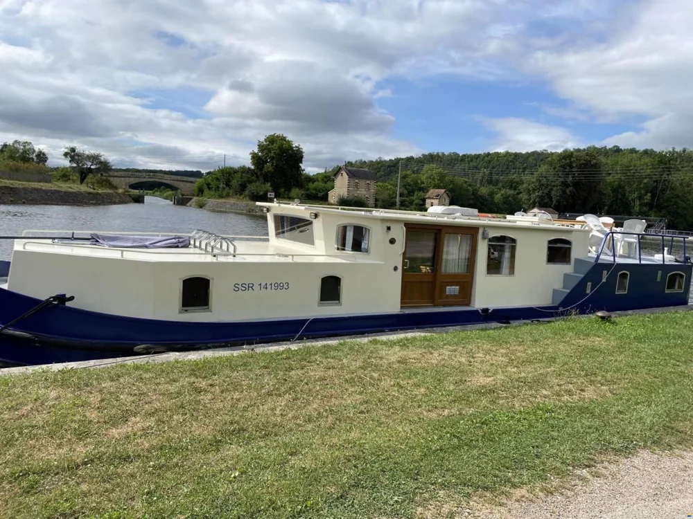 BoatPhoto.coverAlt