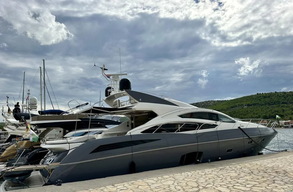 BoatPhoto.coverAlt